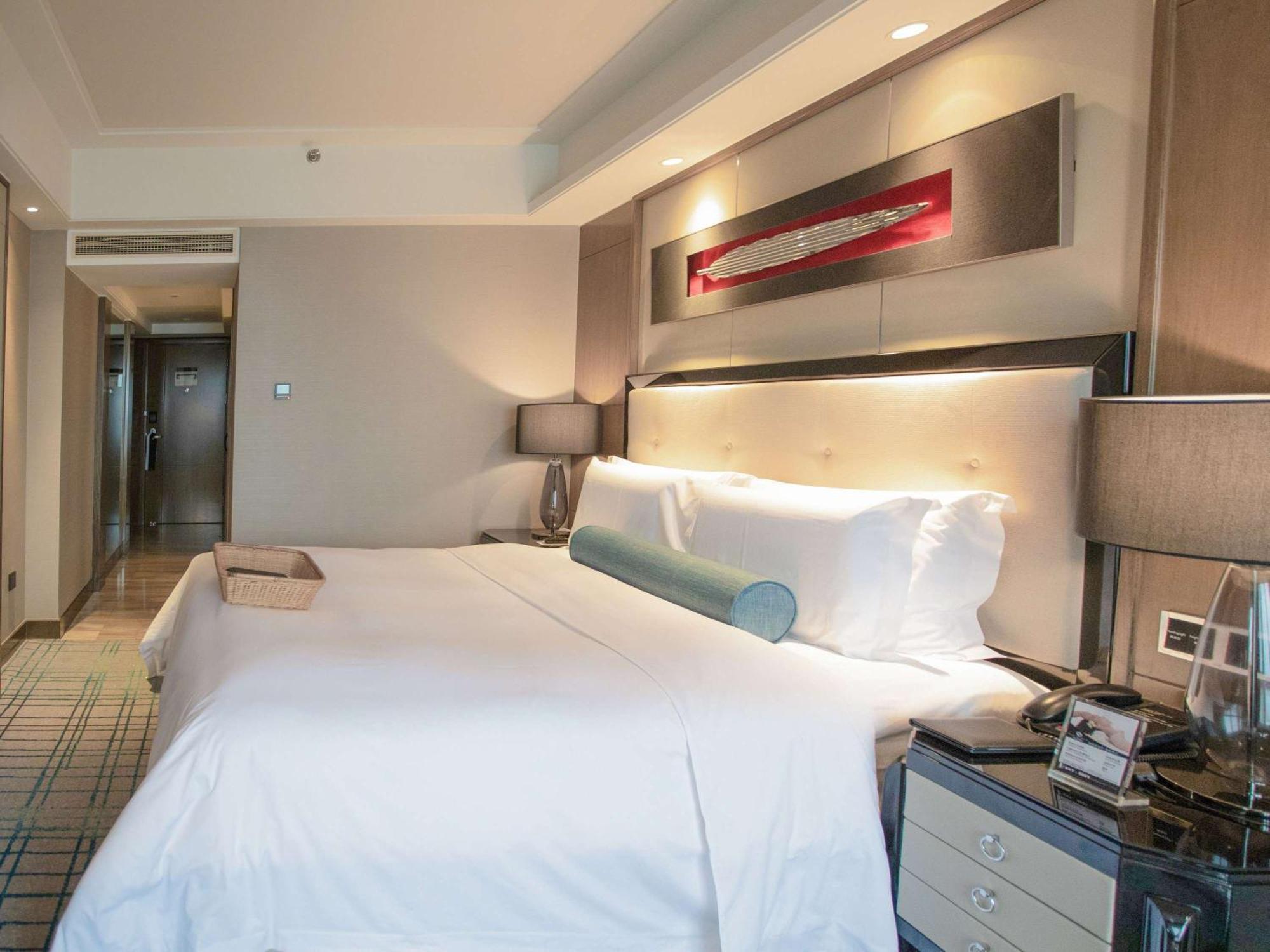 Pullman Shanghai Jingan Exterior photo